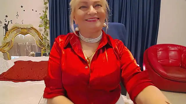 Snapshot of HypnotikCate chatting on 03/01/25, 06:54 HypnotikCate online show from 03/01/25, 06:54