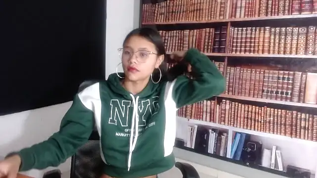 SofieLove 01 online show from 09/10/25, 09:20