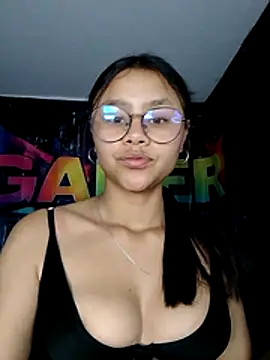 SofieLove 01 online show from 04/15/26, 06:53