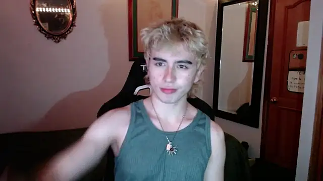 Snapshot of DanteObscuro chatting on 11/15/25, 07:49 DanteObscuro online show from 11/15/25, 07:49