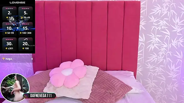 DafneVega online show from 09/17/25, 03:57