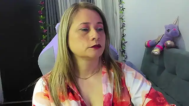 milagros latina75 online show from 12/02/25, 11:34