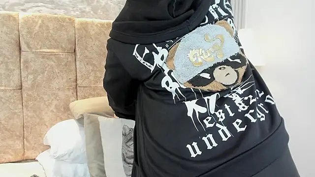 leilapons online show from 10/10/25, 05:23