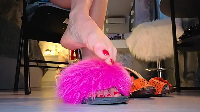 Feet Heelss online show from 10/06/25, 09:40