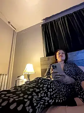 Snapshot of lbbushy81 chatting on 01/15/26, 03:44 lbbushy81 online show from 01/15/26, 03:44