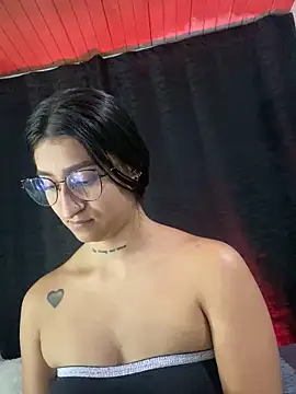 EVAH LEE  online show from 10/31/25, 03:51