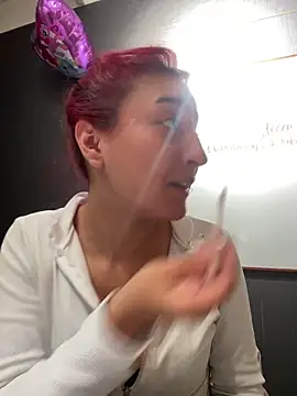 Snapshot of JuliethaDemon_ chatting on 10/06/25, 02:03 JuliethaDemon online show from 10/06/25, 02:03
