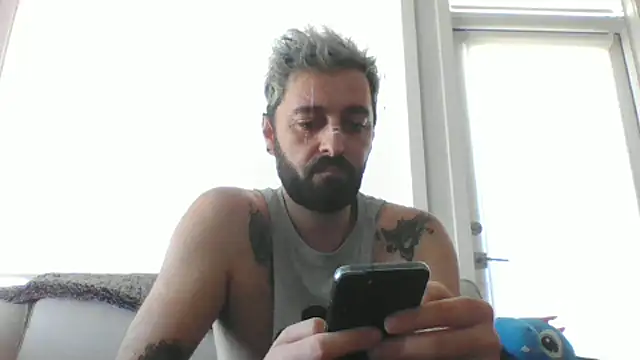 Snapshot of BlinkBoyRave chatting on 10/15/25, 08:42 BlinkBoyRave online show from 10/15/25, 08:42