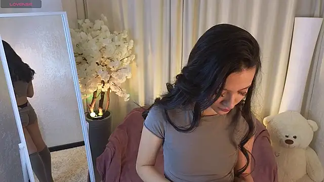 Snapshot of Janet_Jee chatting on 10/13/25, 11:21 Janet Jee online show from 10/13/25, 11:21