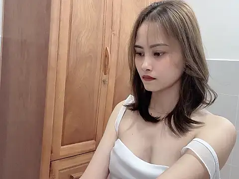 Snapshot of Truclynk1702 chatting on 09/17/25, 04:19 Truclynk1702 online show from 09/17/25, 04:19