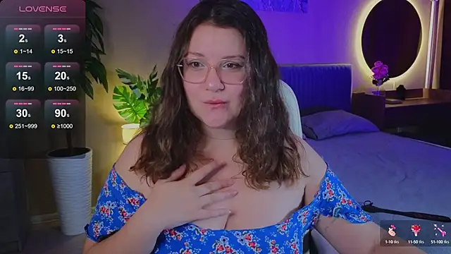 Snapshot of Edalyn_Af chatting on 09/14/25, 10:20 Edalyn Af online show from 09/14/25, 10:20