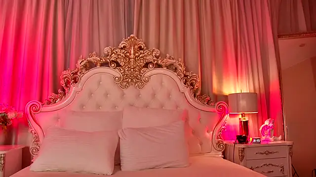 MeganStrain online show from 12/20/25, 03:13