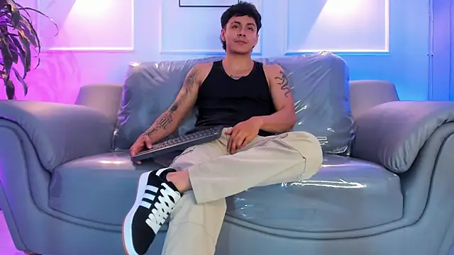 Leo santoro online show from 03/25/26, 02:23