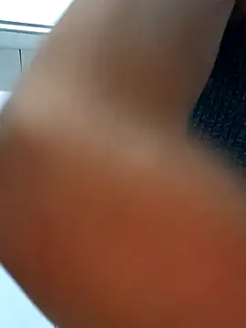 cicinha3657 online show from 04/05/26, 06:21