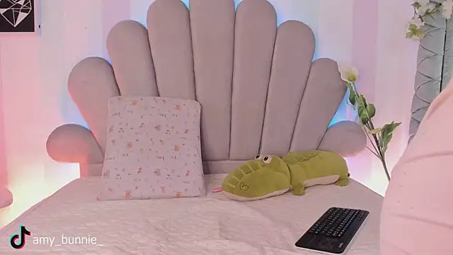 Amy Bunnie 18 online show from 04/20/26, 08:54