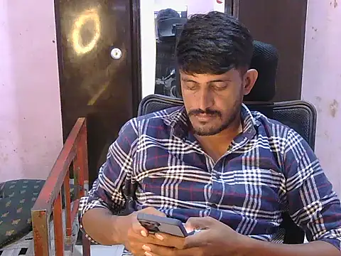 Snapshot of krishjaat43 chatting on 07/09/26, 03:43 krishjaat43 online show from 07/09/26, 03:43