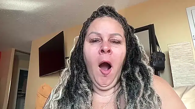 Snapshot of number1slut chatting on 04/30/26, 01:06 number1slut online show from 04/30/26, 01:06