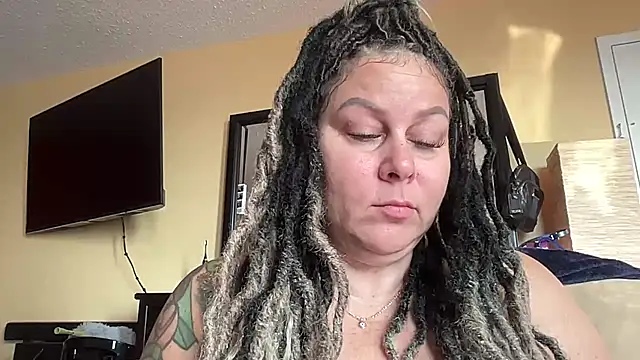 Snapshot of number1slut chatting on 05/13/26, 12:35 number1slut online show from 05/13/26, 12:35