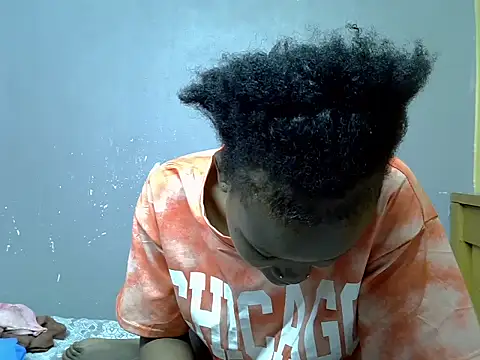 Snapshot of Sweetlanah chatting on 10/03/25, 08:17 Sweetlanah online show from 10/03/25, 08:17