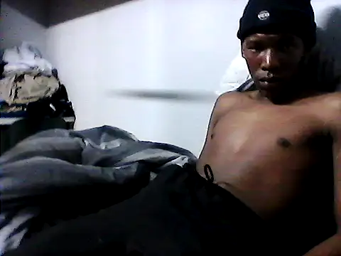 Snapshot of momo898986 chatting on 10/25/25, 10:37 momo898986 online show from 10/25/25, 10:37