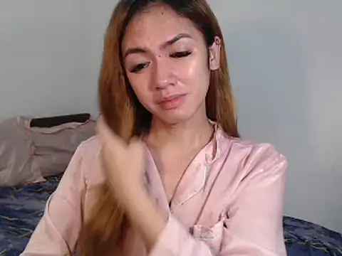 Snapshot of urGoddessChloexxx chatting on 12/15/25, 11:42 urGoddessChloexxx online show from 12/15/25, 11:42