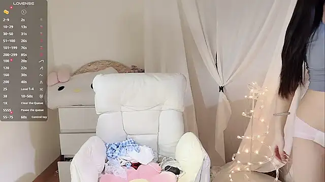 MM-feifei online show from 10/18/25, 03:46