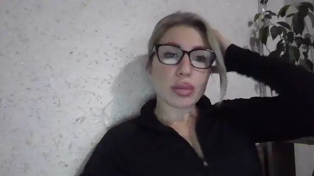 fox red lady7 online show from 12/20/25, 10:22