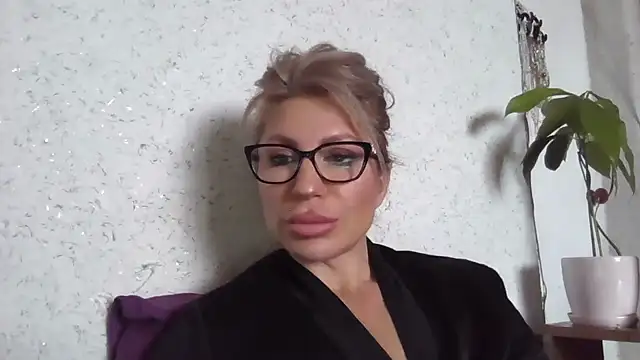 fox red lady7 online show from 04/15/26, 08:21