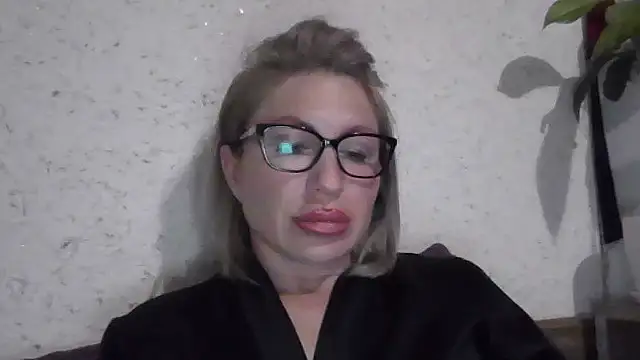 fox red lady7 online show from 04/15/26, 08:53