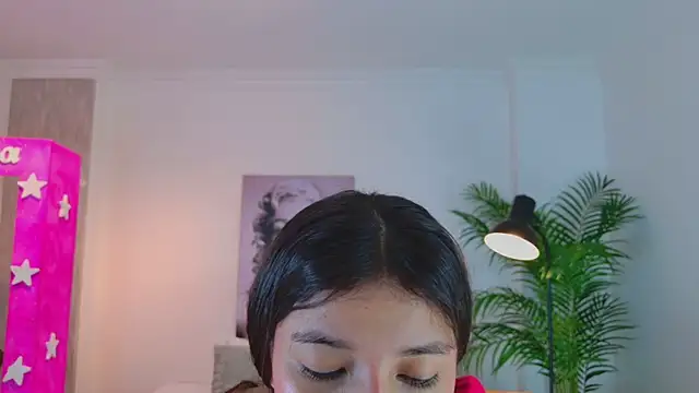 Snapshot of LUNAA___ chatting on 04/21/26, 03:35 LUNAA online show from 04/21/26, 03:35
