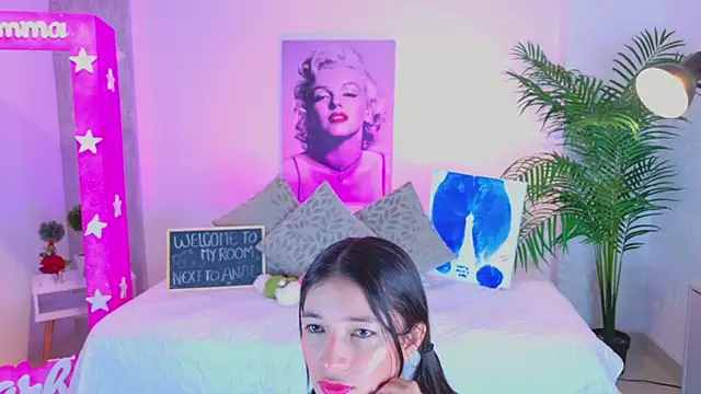Snapshot of LUNAA___ chatting on 05/05/26, 03:25 LUNAA online show from 05/05/26, 03:25