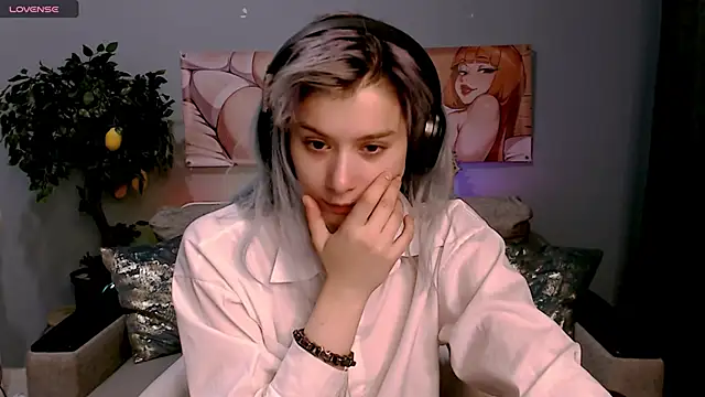 Snapshot of SophieAsh chatting on 10/11/25, 07:29 SophieAsh online show from 10/11/25, 07:29