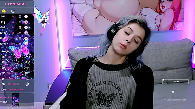 Snapshot of SophieAsh chatting on 10/18/25, 07:25 SophieAsh online show from 10/18/25, 07:25