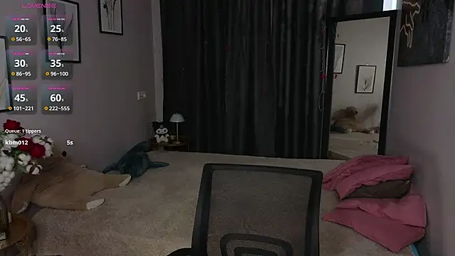 Snapshot of MollyBaby chatting on 06/18/26, 01:59 MollyBaby online show from 06/18/26, 01:59