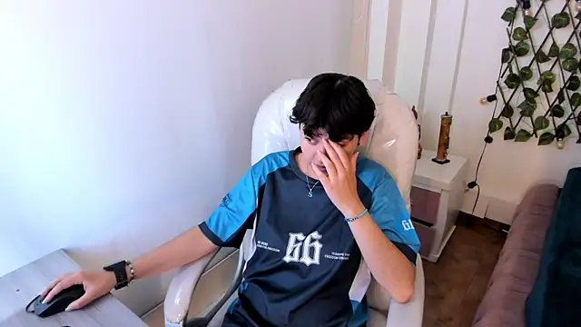 Nathaly ds online show from 11/21/25, 07:34