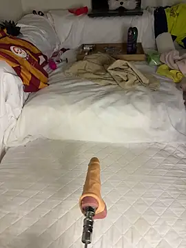 Ozge-SluttyScream69 online show from 12/22/25, 11:02