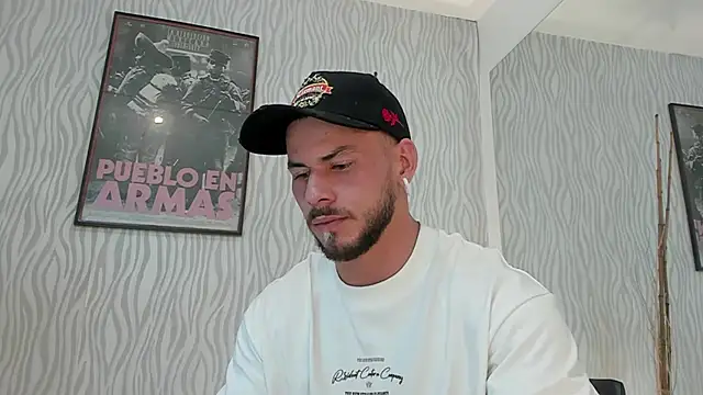 Snapshot of dylan_jacobx chatting on 07/26/26, 01:36 dylan jacobx online show from 07/26/26, 01:36