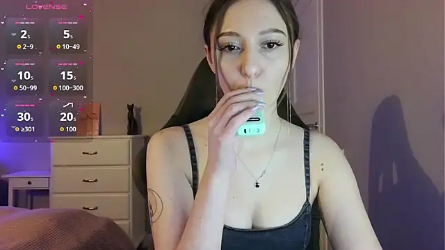 white liillyy online show from 04/08/26, 10:21