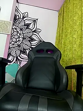 Snapshot of angela_bigdick chatting on 10/09/25, 11:25 angela bigdick online show from 10/09/25, 11:25