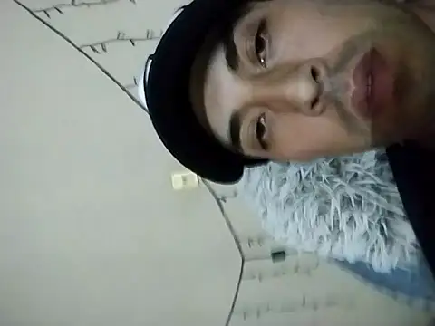 Snapshot of Gato33311 chatting on 04/01/26, 12:11 Gato33311 online show from 04/01/26, 12:11