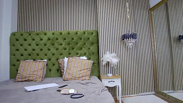 LunaHart online show from 10/22/25, 06:51