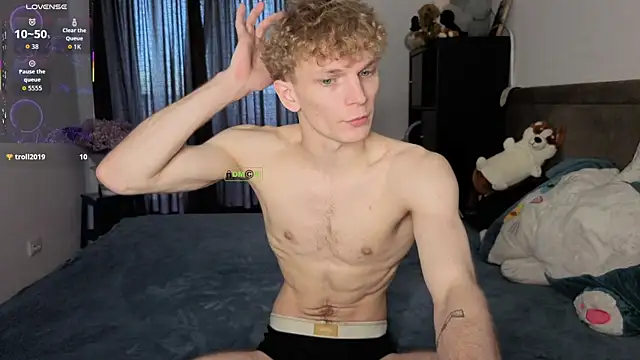 Snapshot of adam_chris chatting on 10/19/25, 09:10 adam chris online show from 10/19/25, 09:10