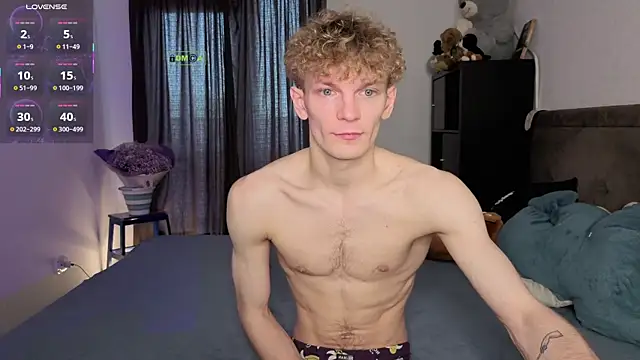 Snapshot of adam_chris chatting on 10/21/25, 09:10 adam chris online show from 10/21/25, 09:10