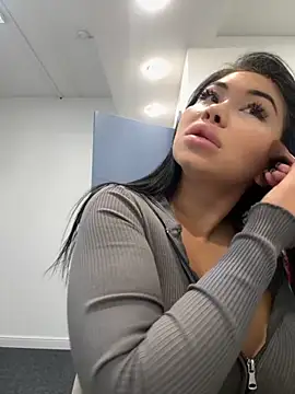Mia stepMOM online show from 10/21/25, 06:36