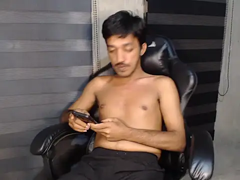 RowyCam online show from 11/07/25, 01:00