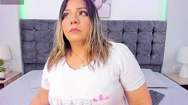 isabella horney  online show from 09/26/25, 07:29