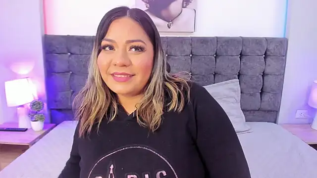 isabella horney  online show from 09/28/25, 08:58