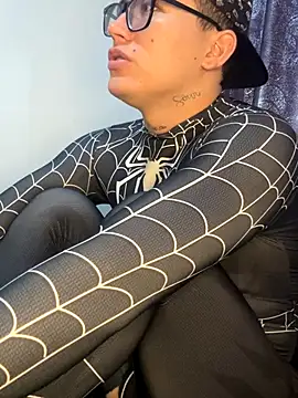 Kurtxxx22 online show from 10/31/25, 03:57