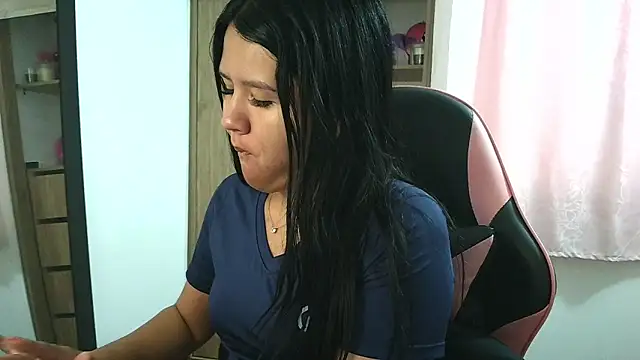 Oliviawatson1 online show from 11/03/25, 01:23