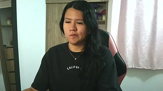 Oliviawatson1 online show from 11/13/25, 12:37